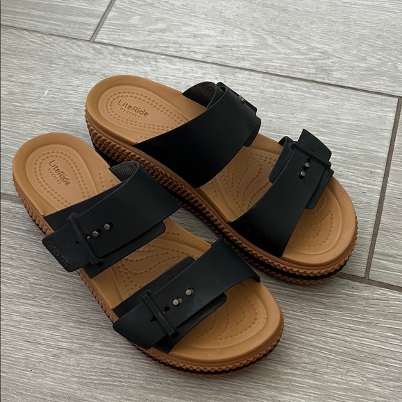 CROCS Shoes - Litestride by Crocs Brooklyn Woven Buckle Black size 9